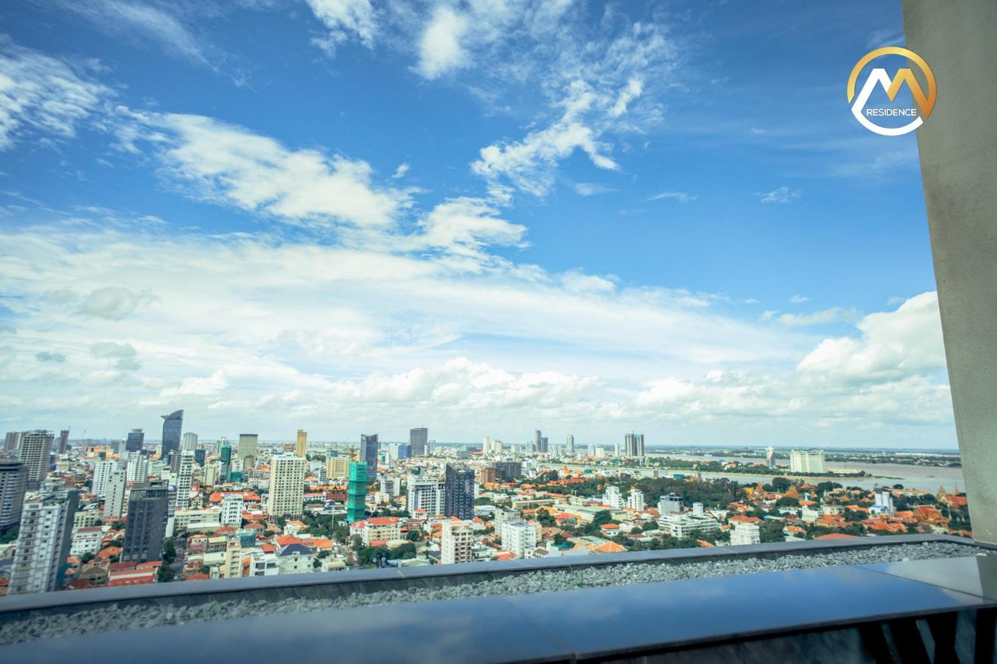 Infinity Pool Hotel Phnom Penh Down To 24 Usd In M Residence Экстерьер фото