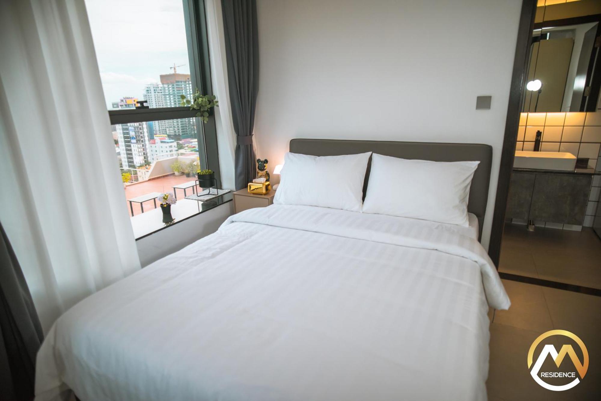 Infinity Pool Hotel Phnom Penh Down To 24 Usd In M Residence Экстерьер фото