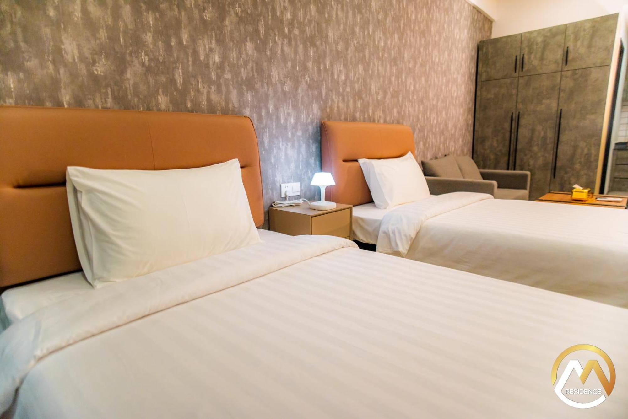 Infinity Pool Hotel Phnom Penh Down To 24 Usd In M Residence Экстерьер фото
