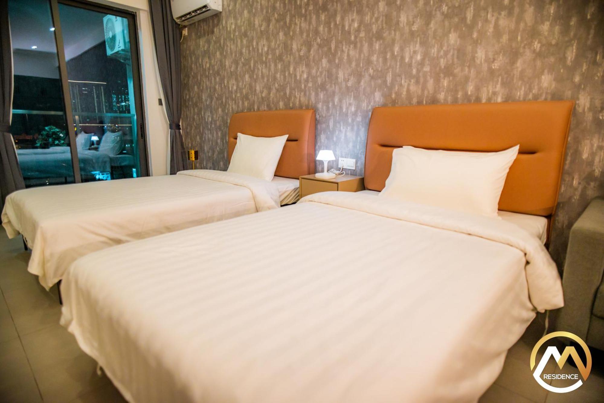 Infinity Pool Hotel Phnom Penh Down To 24 Usd In M Residence Экстерьер фото