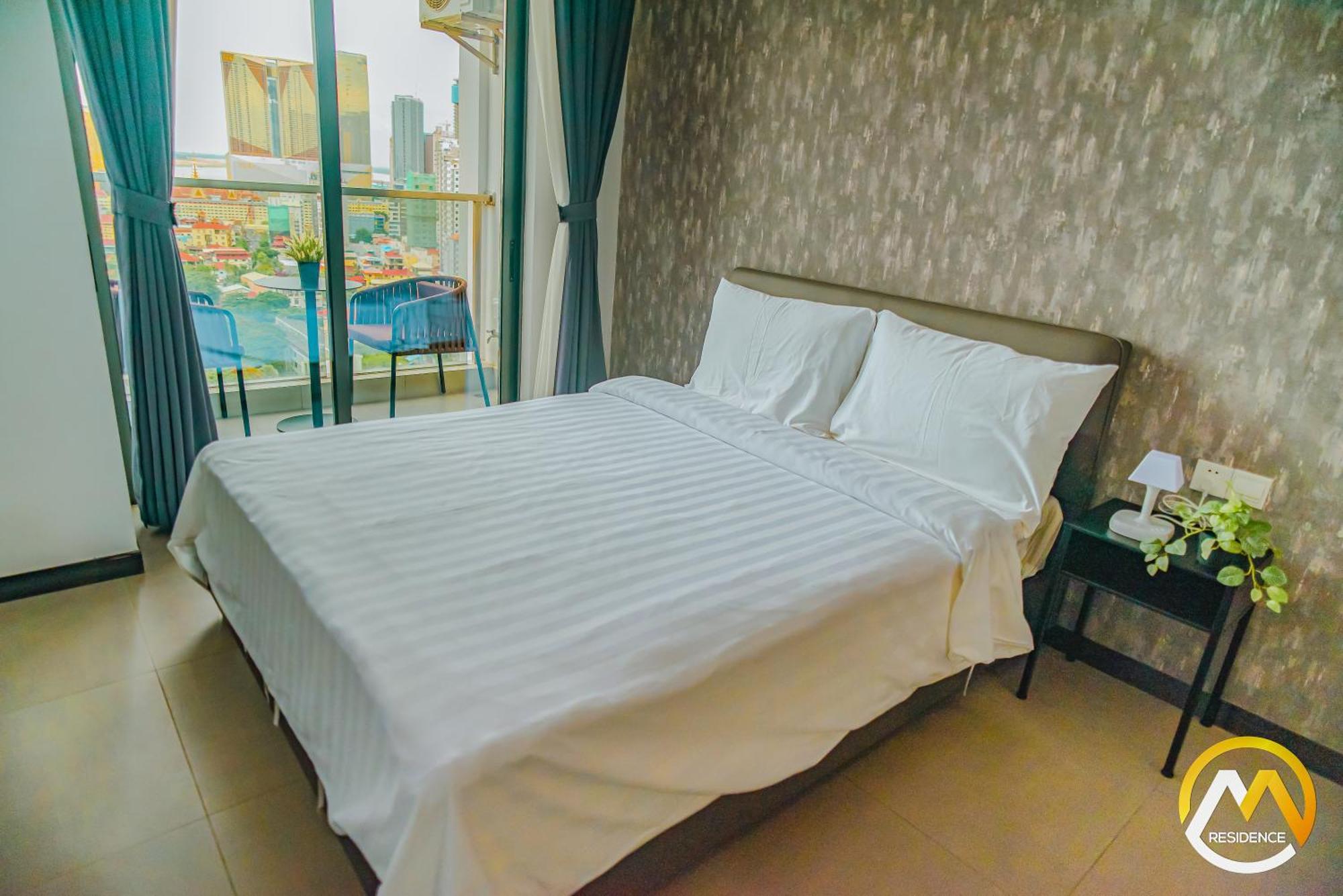 Infinity Pool Hotel Phnom Penh Down To 24 Usd In M Residence Экстерьер фото