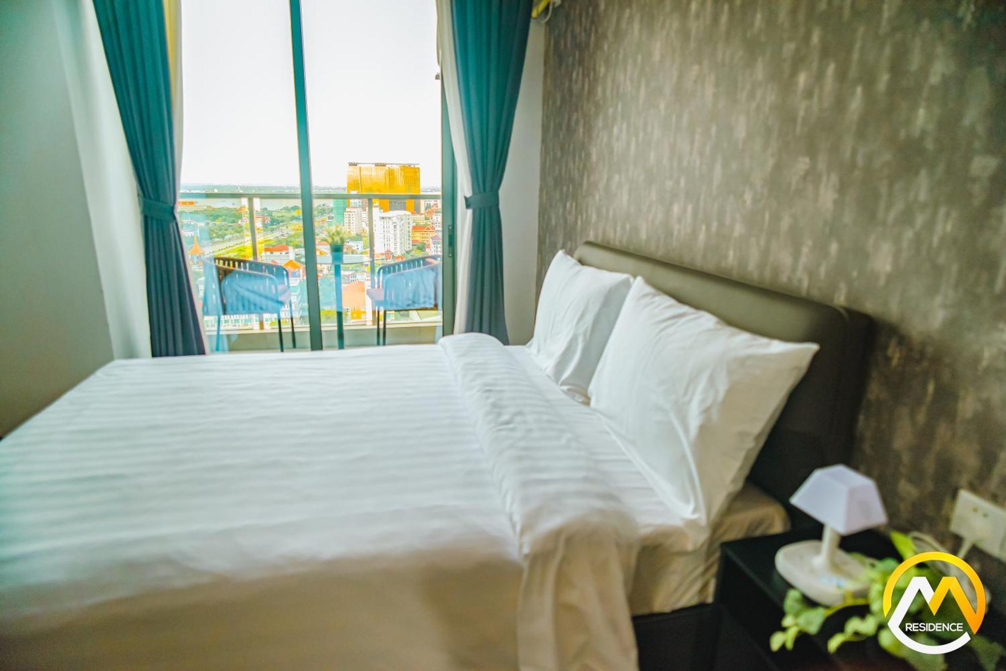 Infinity Pool Hotel Phnom Penh Down To 24 Usd In M Residence Экстерьер фото