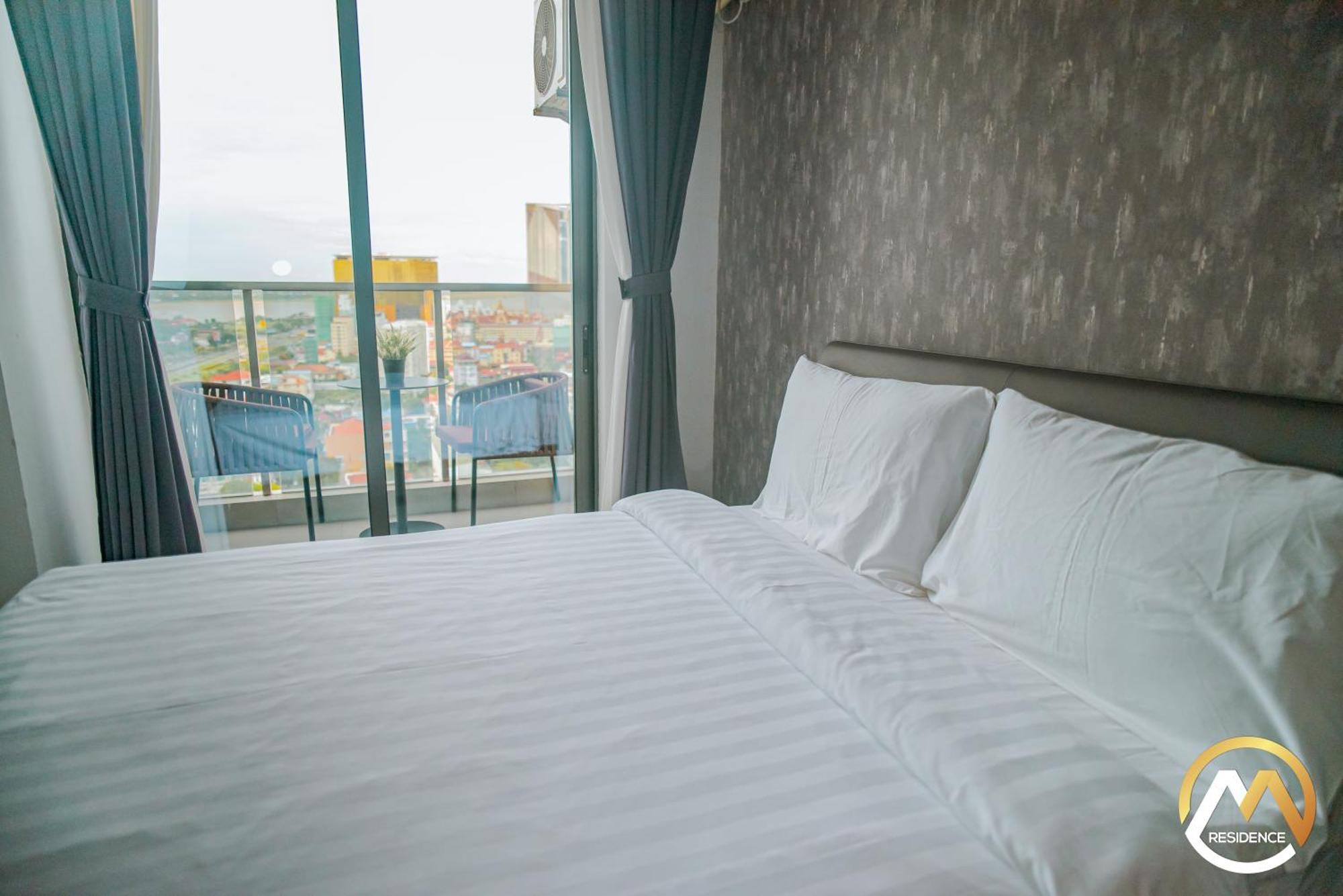 Infinity Pool Hotel Phnom Penh Down To 24 Usd In M Residence Экстерьер фото