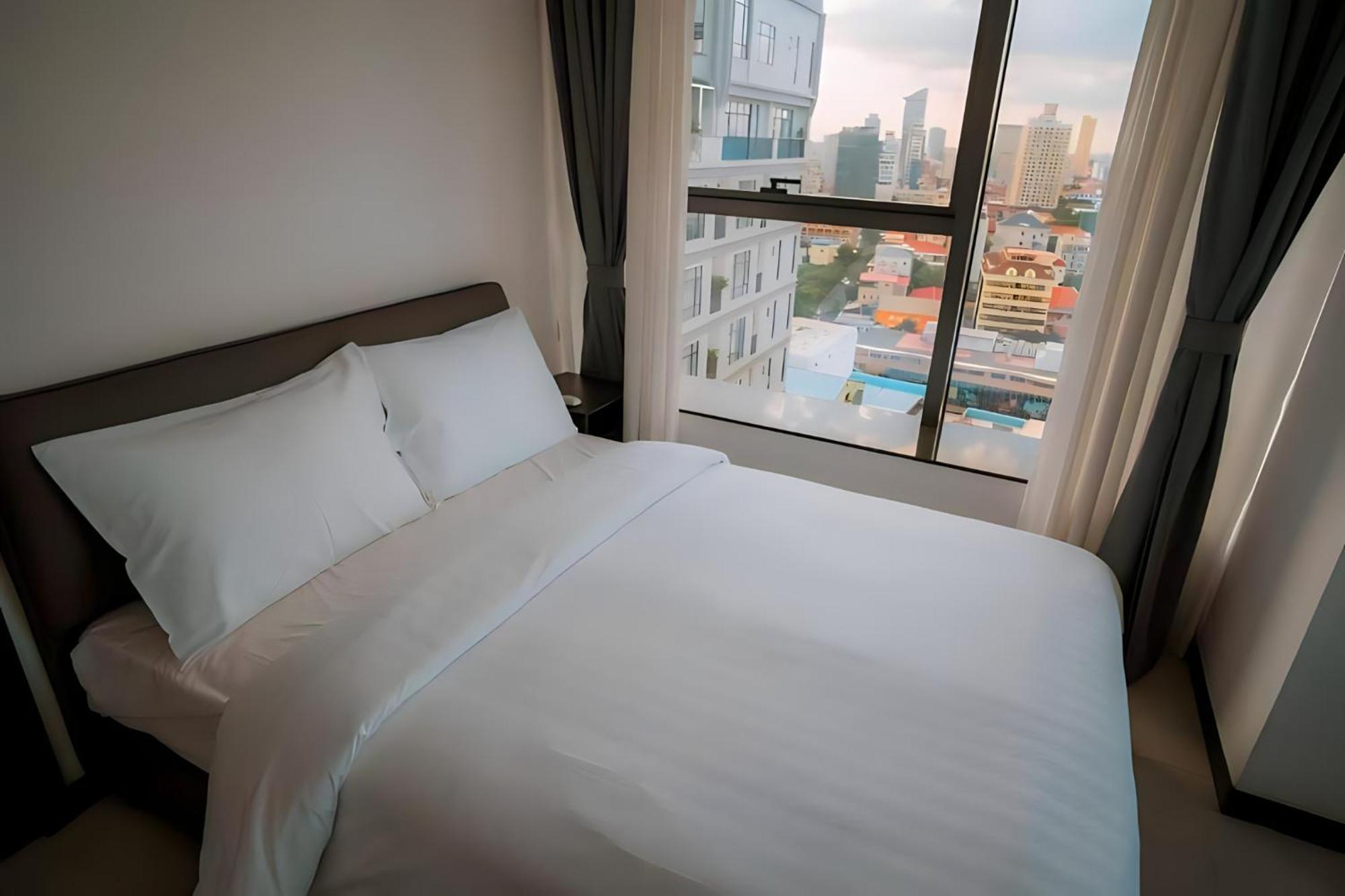 Infinity Pool Hotel Phnom Penh Down To 24 Usd In M Residence Экстерьер фото